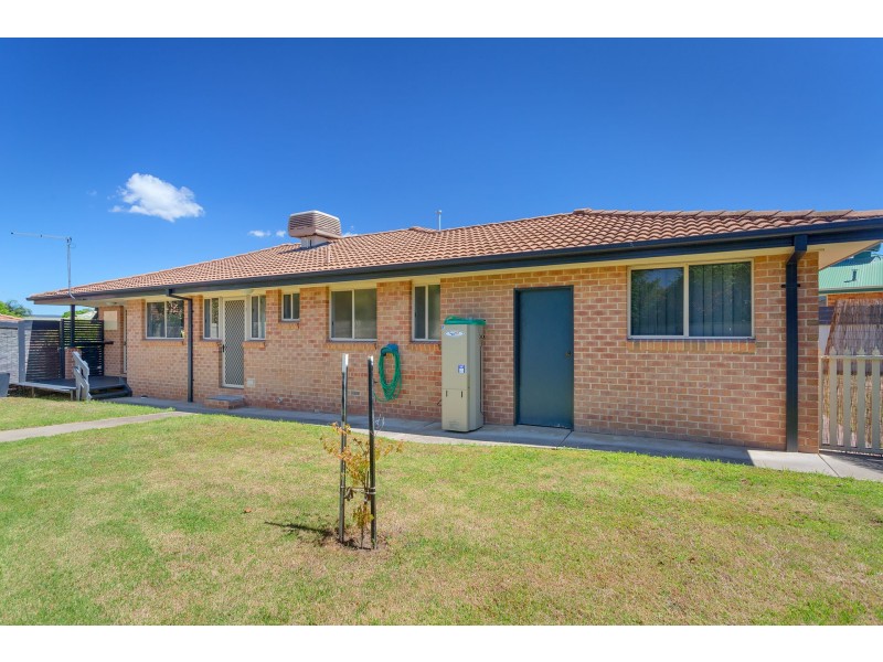 2/32 Amalfi Drive, Lavington NSW 2641