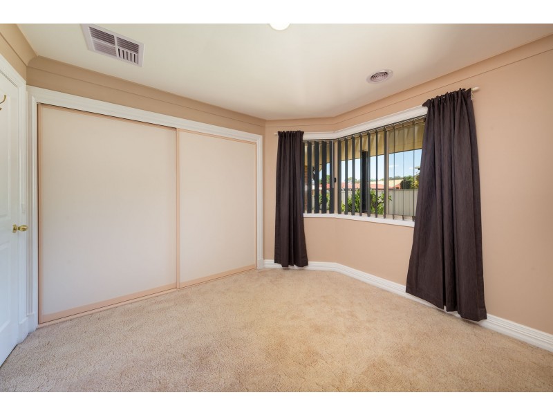 2/32 Amalfi Drive, Lavington NSW 2641