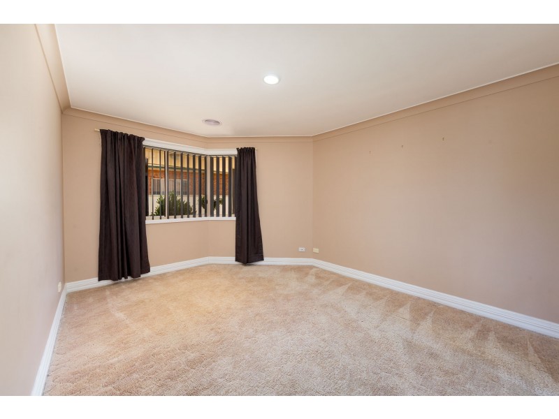 2/32 Amalfi Drive, Lavington NSW 2641