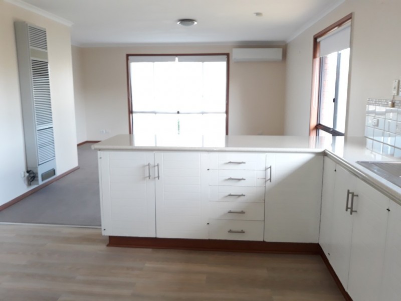 1/379 Parnall Street, Lavington NSW 2641