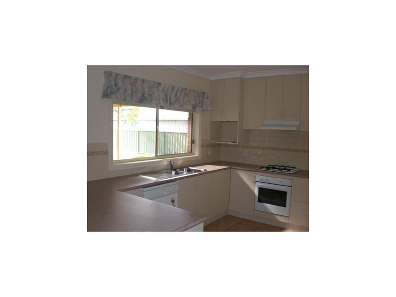 29 Victoria, Howlong NSW 2643