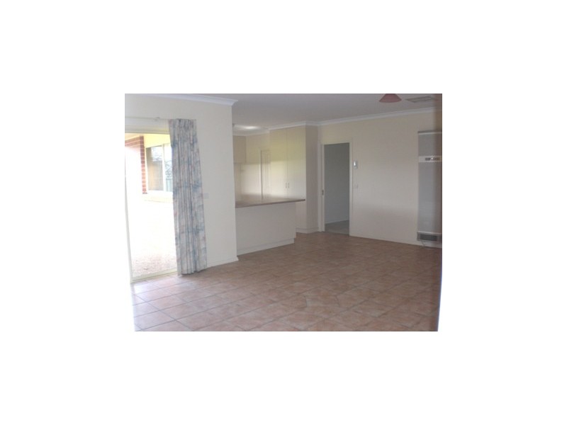 29 Victoria, Howlong NSW 2643