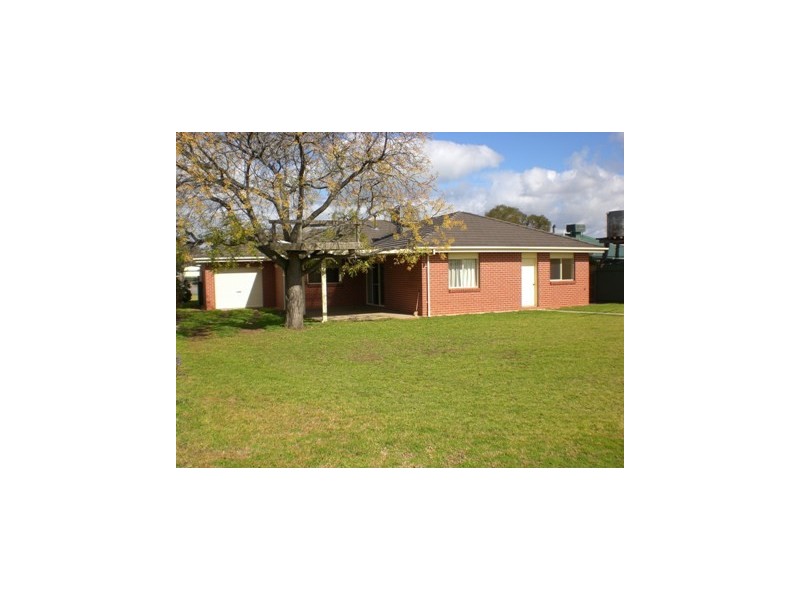 29 Victoria, Howlong NSW 2643