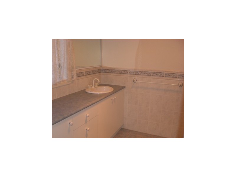 29 Victoria, Howlong NSW 2643