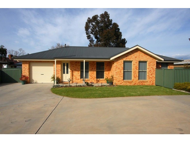 2/7 Hall Court, Howlong NSW 2643