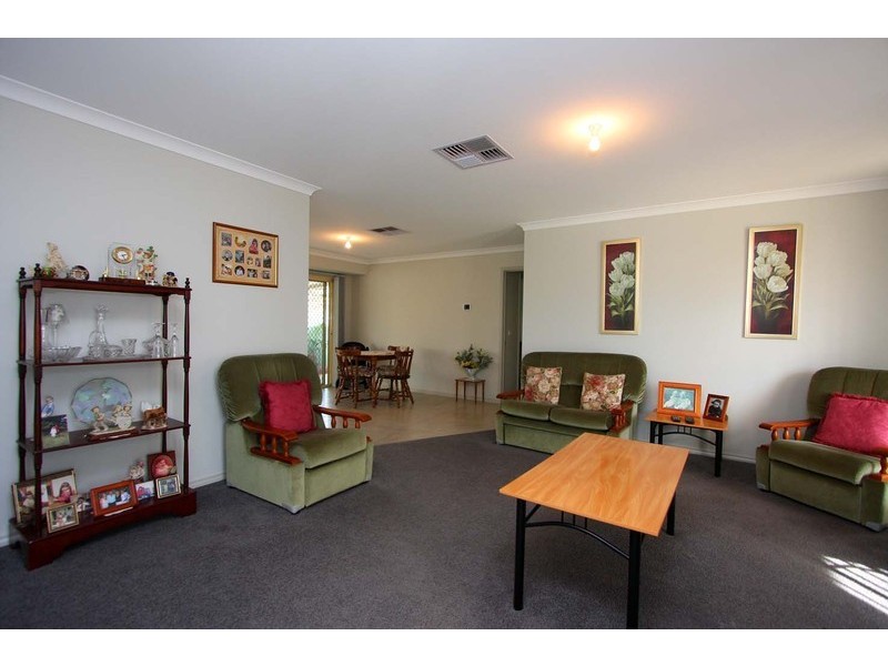 2/7 Hall Court, Howlong NSW 2643