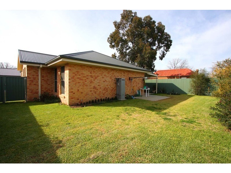 2/7 Hall Court, Howlong NSW 2643