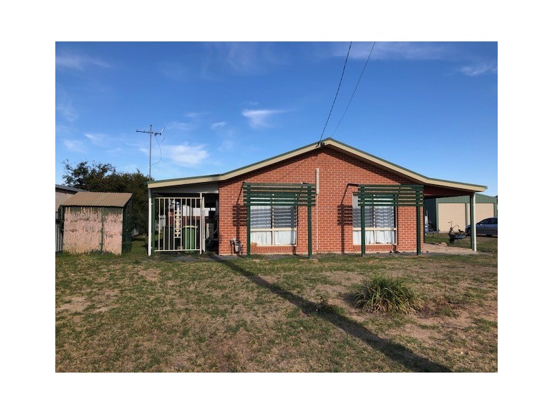 17 Sunnyside Crescent, Walla Walla NSW 2659