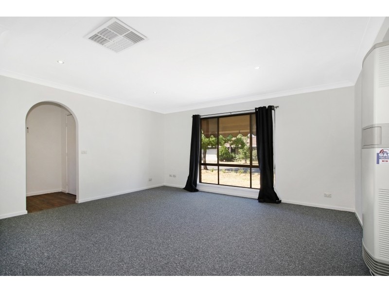 2 Graetz Court, Lavington NSW 2641
