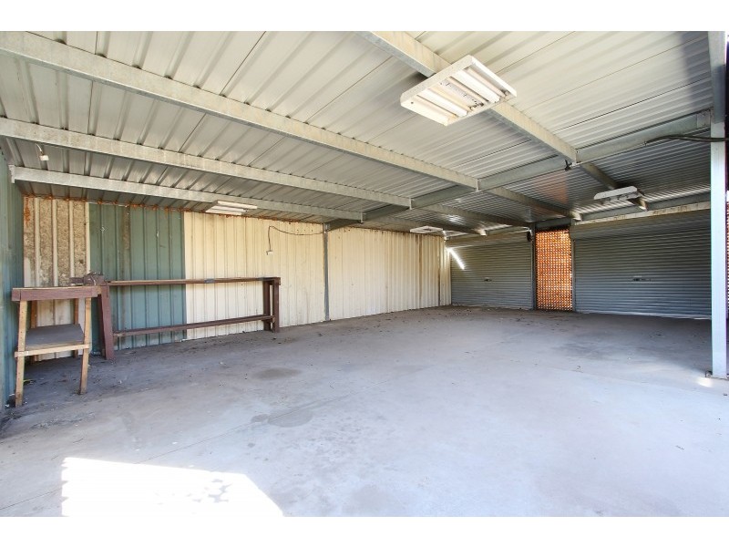 2 Graetz Court, Lavington NSW 2641