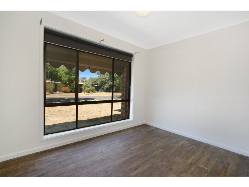 2 Graetz Court, Lavington NSW 2641