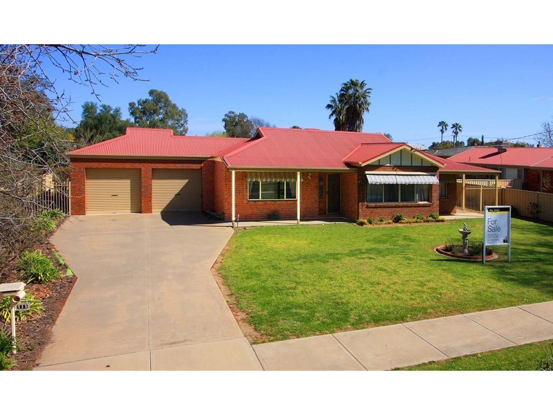 111 Sturt Street, Howlong NSW 2643