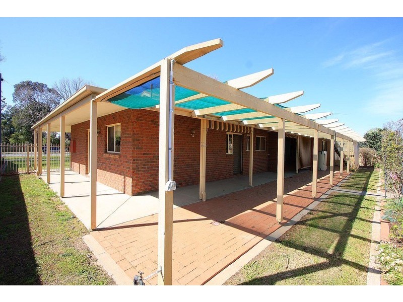 111 Sturt Street, Howlong NSW 2643