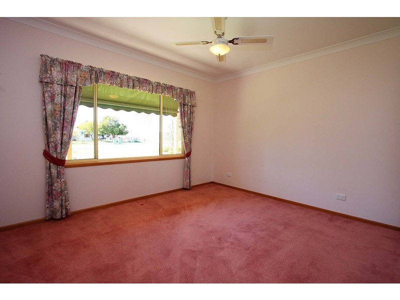 111 Sturt Street, Howlong NSW 2643