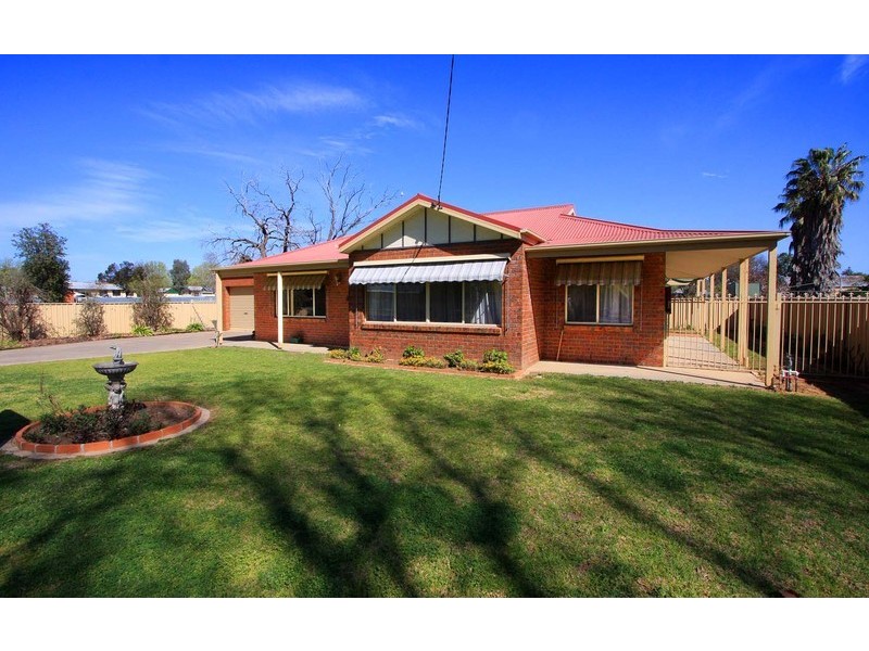 111 Sturt Street, Howlong NSW 2643