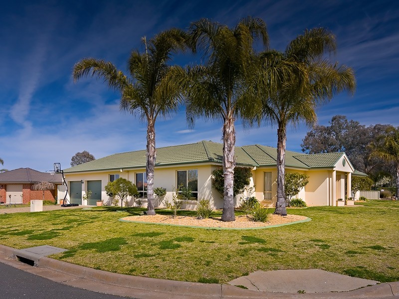 25 Valerie Way, Lavington NSW 2641