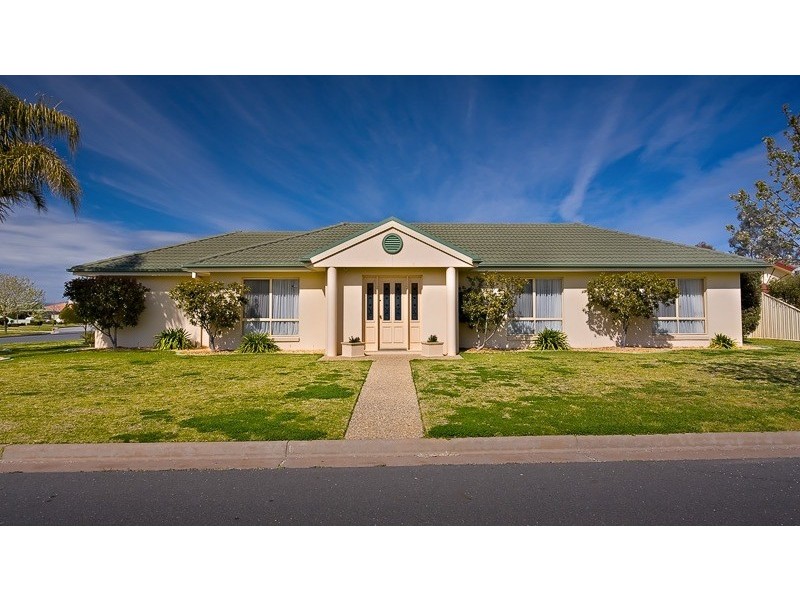 25 Valerie Way, Lavington NSW 2641