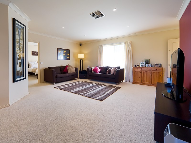 25 Valerie Way, Lavington NSW 2641