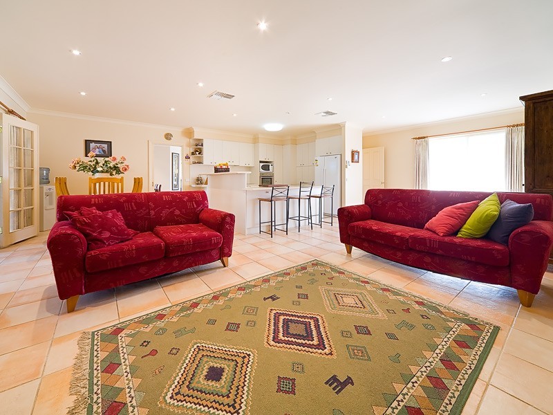 25 Valerie Way, Lavington NSW 2641