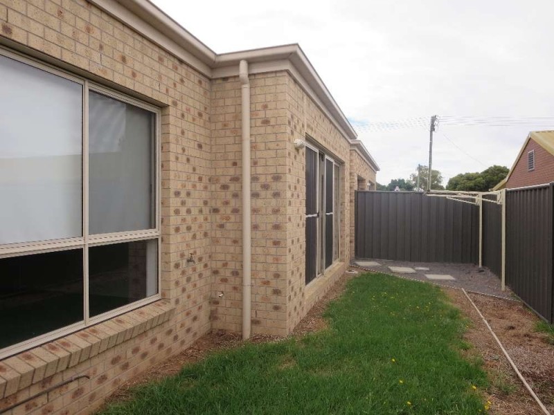 2/30 Russell Street, Howlong NSW 2643