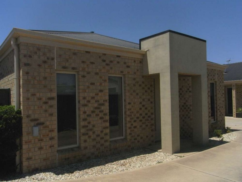 2/30 Russell Street, Howlong NSW 2643