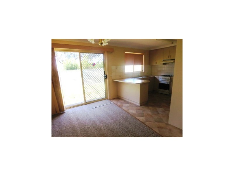 2/326 Shirleen Crescent, Lavington NSW 2641