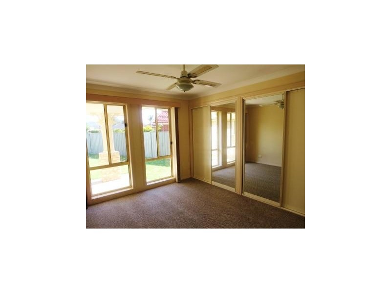 2/326 Shirleen Crescent, Lavington NSW 2641