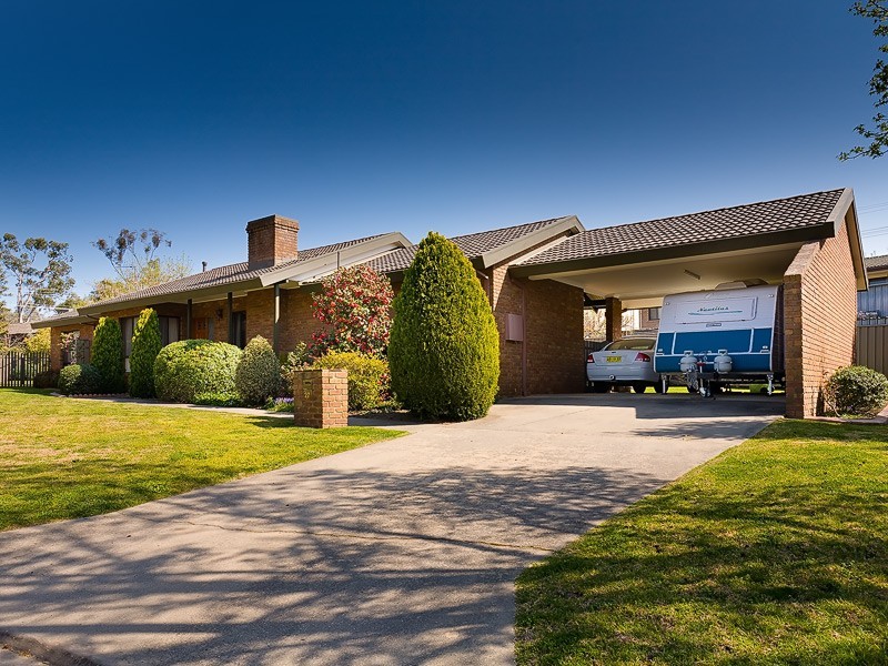 27 Villawood Court, Lavington NSW 2641