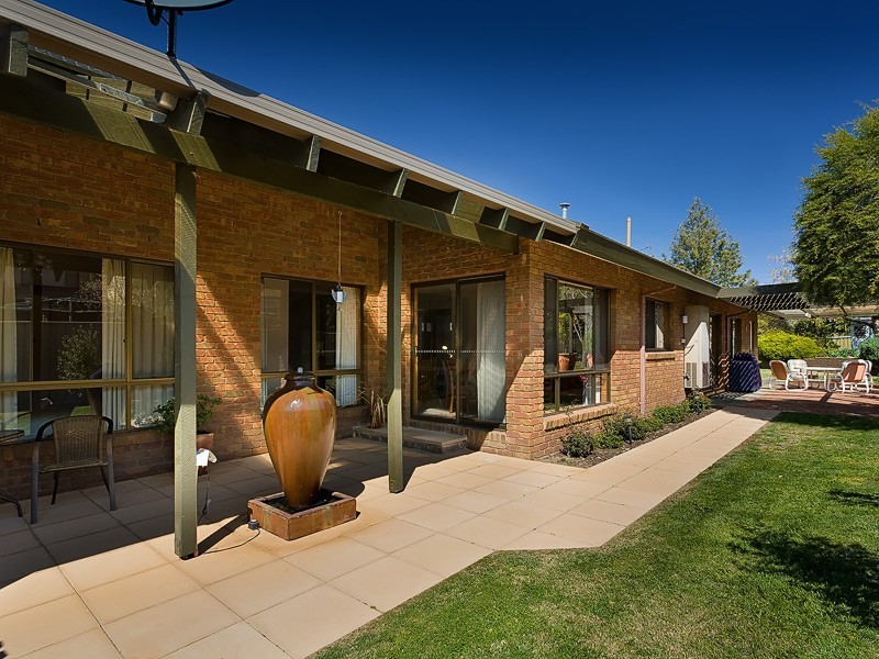 27 Villawood Court, Lavington NSW 2641