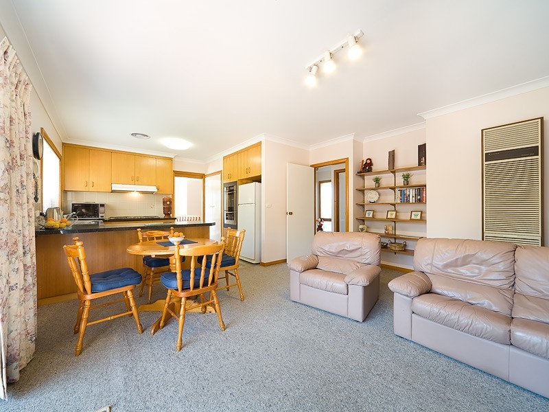 27 Villawood Court, Lavington NSW 2641