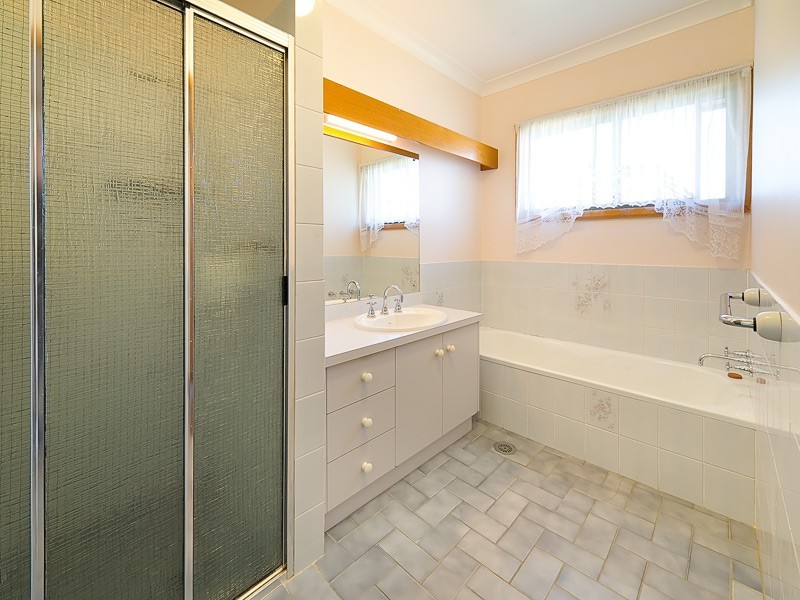 27 Villawood Court, Lavington NSW 2641