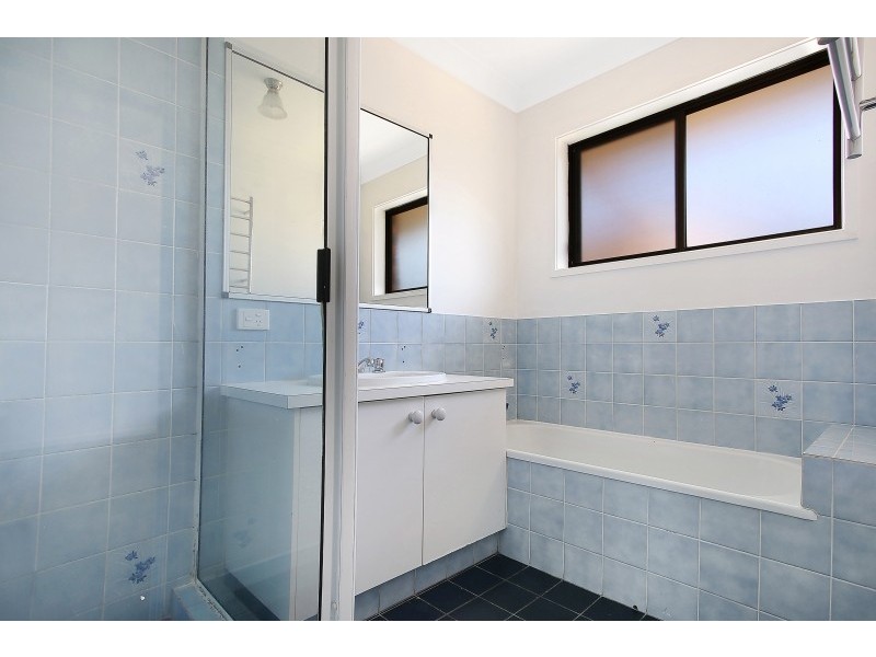 2 Graetz Court, Lavington NSW 2641