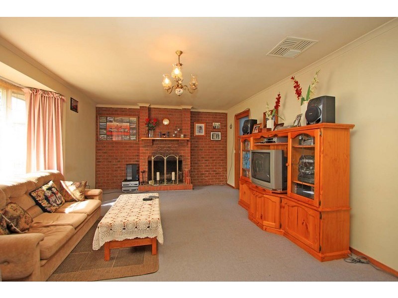 19 Larmer Street, Howlong NSW 2643
