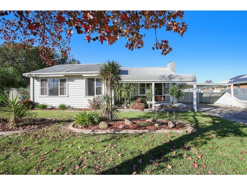 390 Hedley Crescent, Lavington NSW 2641