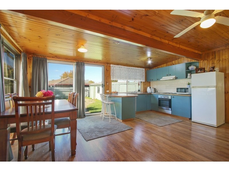 390 Hedley Crescent, Lavington NSW 2641