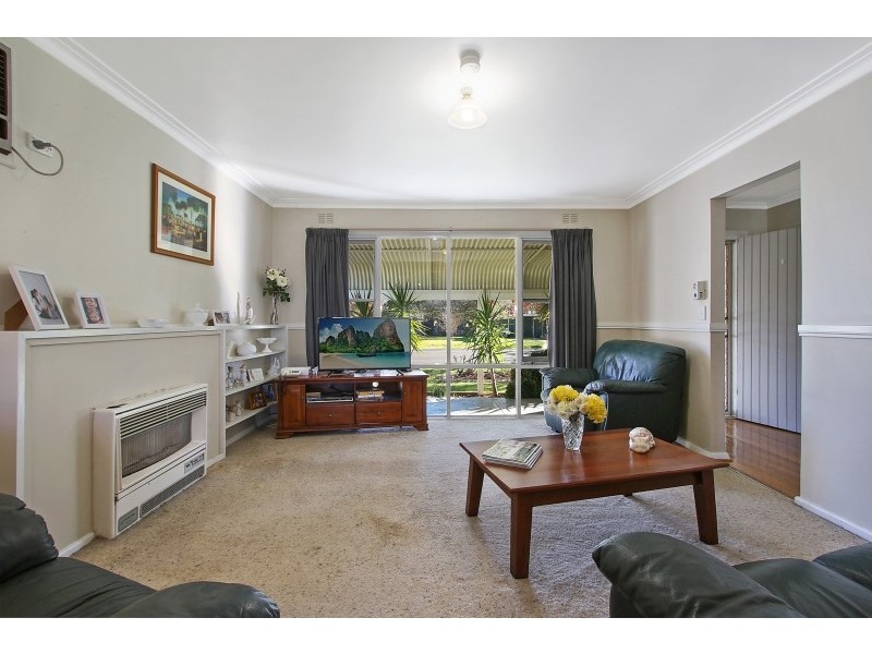 390 Hedley Crescent, Lavington NSW 2641