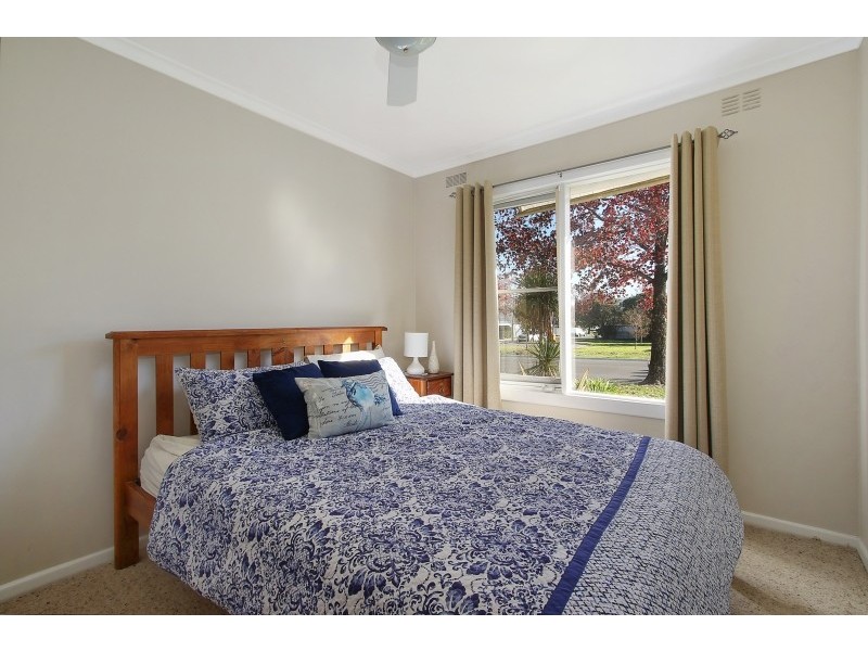 390 Hedley Crescent, Lavington NSW 2641