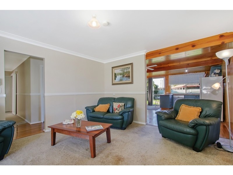 390 Hedley Crescent, Lavington NSW 2641