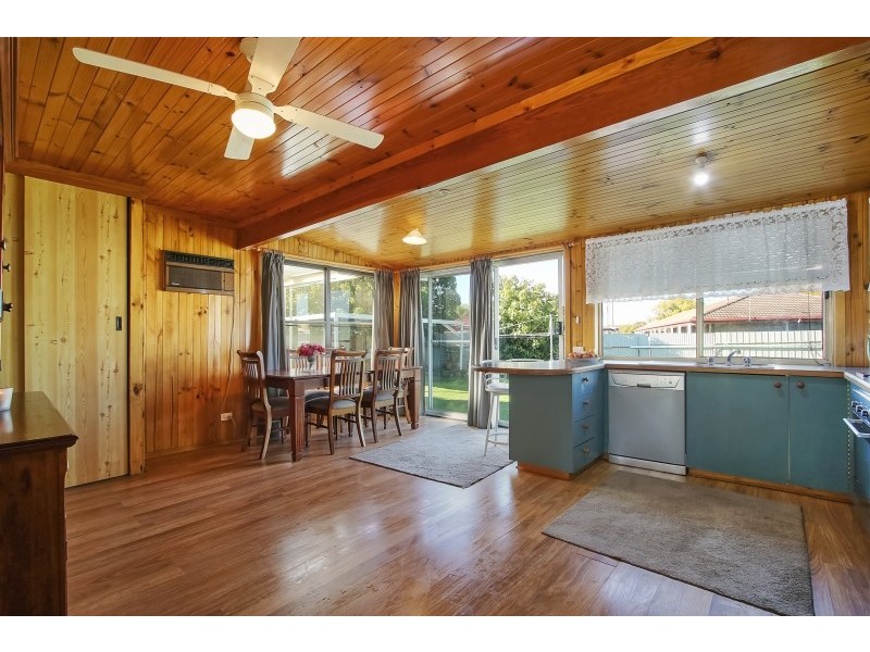 390 Hedley Crescent, Lavington NSW 2641