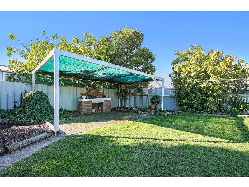 390 Hedley Crescent, Lavington NSW 2641