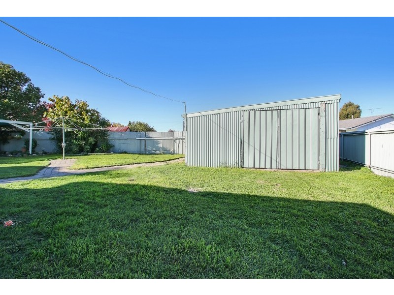 390 Hedley Crescent, Lavington NSW 2641
