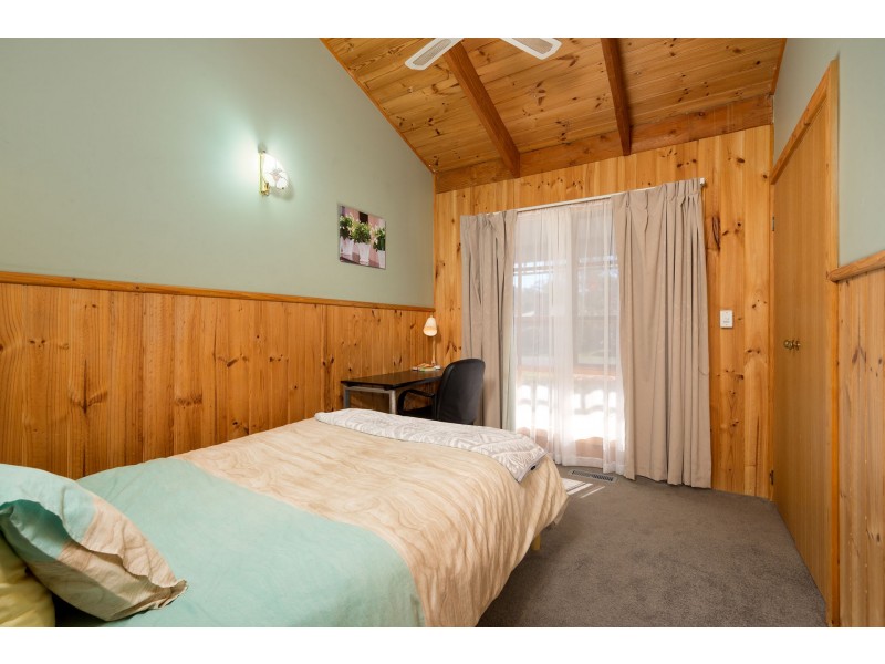 7 St Johns Court, Jindera NSW 2642