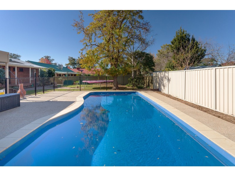 7 St Johns Court, Jindera NSW 2642