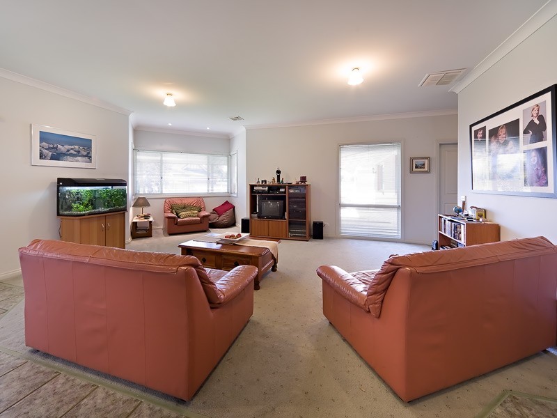310 Diggers Road, Lavington NSW 2641