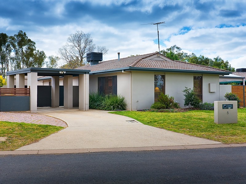 5 Troon Court, Thurgoona NSW 2640