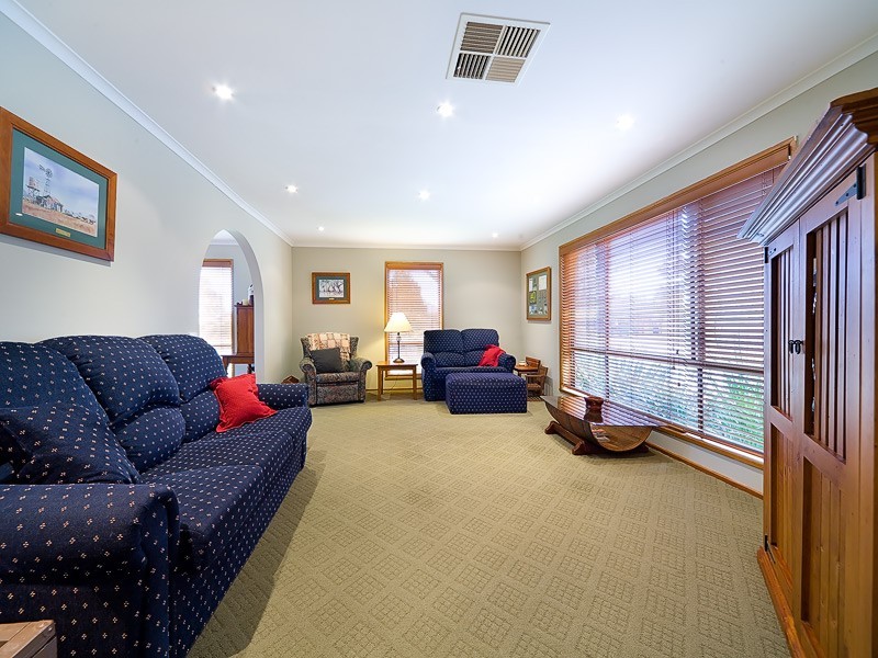 5 Troon Court, Thurgoona NSW 2640