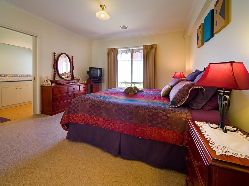 84 Dryandra Way, Thurgoona NSW 2640