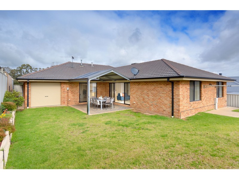 58 Newton Circuit, Thurgoona NSW 2640