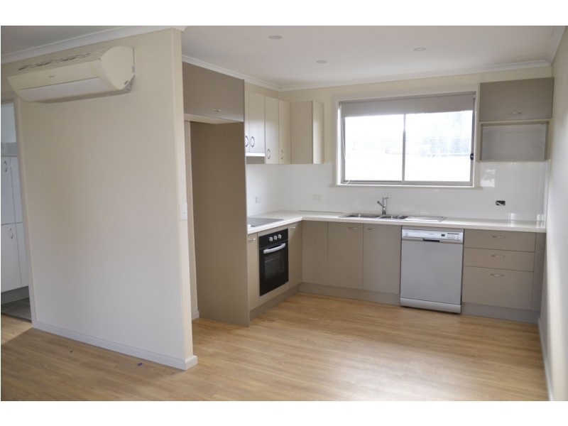 2/429 Urana Road, Lavington NSW 2641