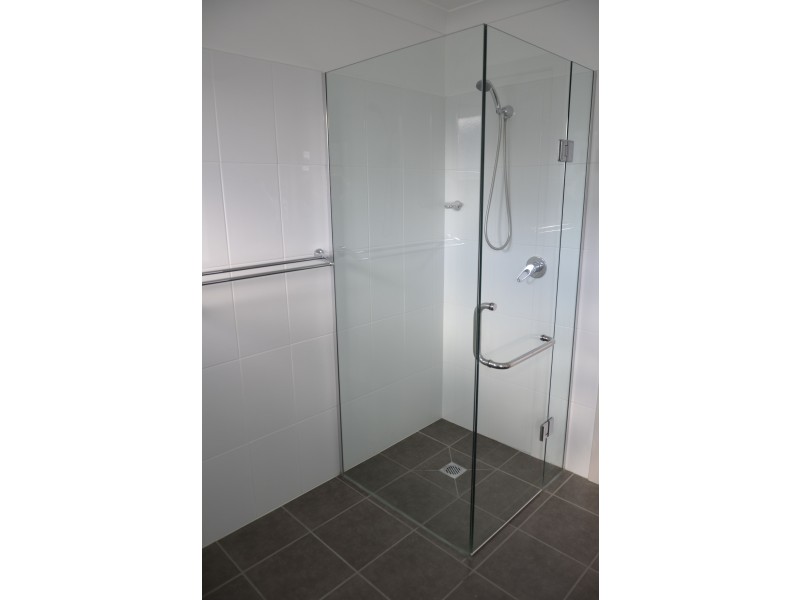 2/429 Urana Road, Lavington NSW 2641